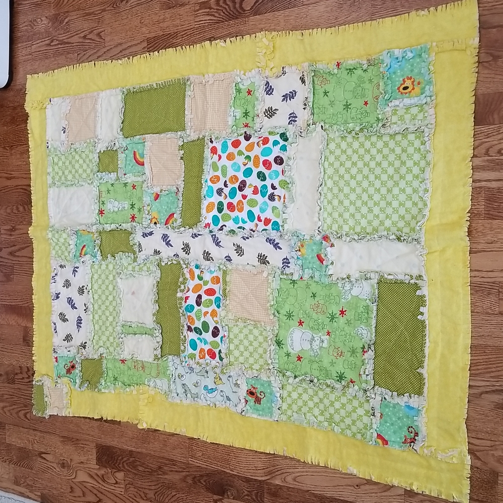 Little Quilt ❤ 4 feet by 3 feet❤ Comfy ❤ Cozy ❤